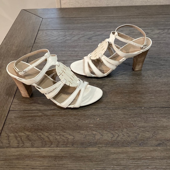 Franco Sarto cream seashell adjustable strap sandal’s | Size 8 1/2 - Picture 2 of 12